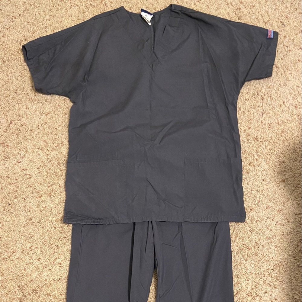 Cherokee Scrub Set. Top and bottom XS